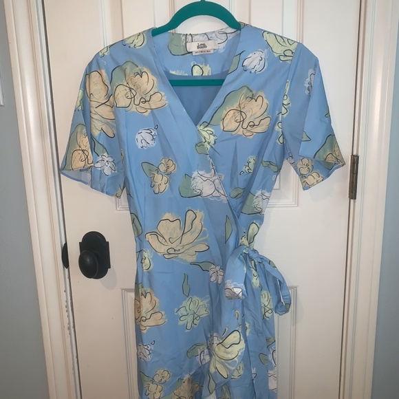 Lexa Front Wrap Dress in Unfolding Blooms - Picture 6 of 8